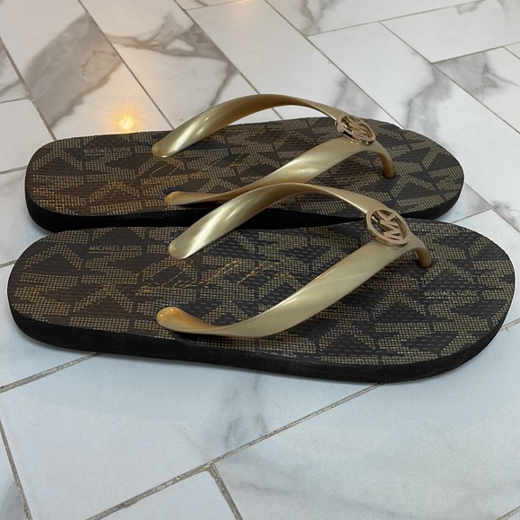 Michael Kors Flip Flops Size 8 - Picture 6 of 7